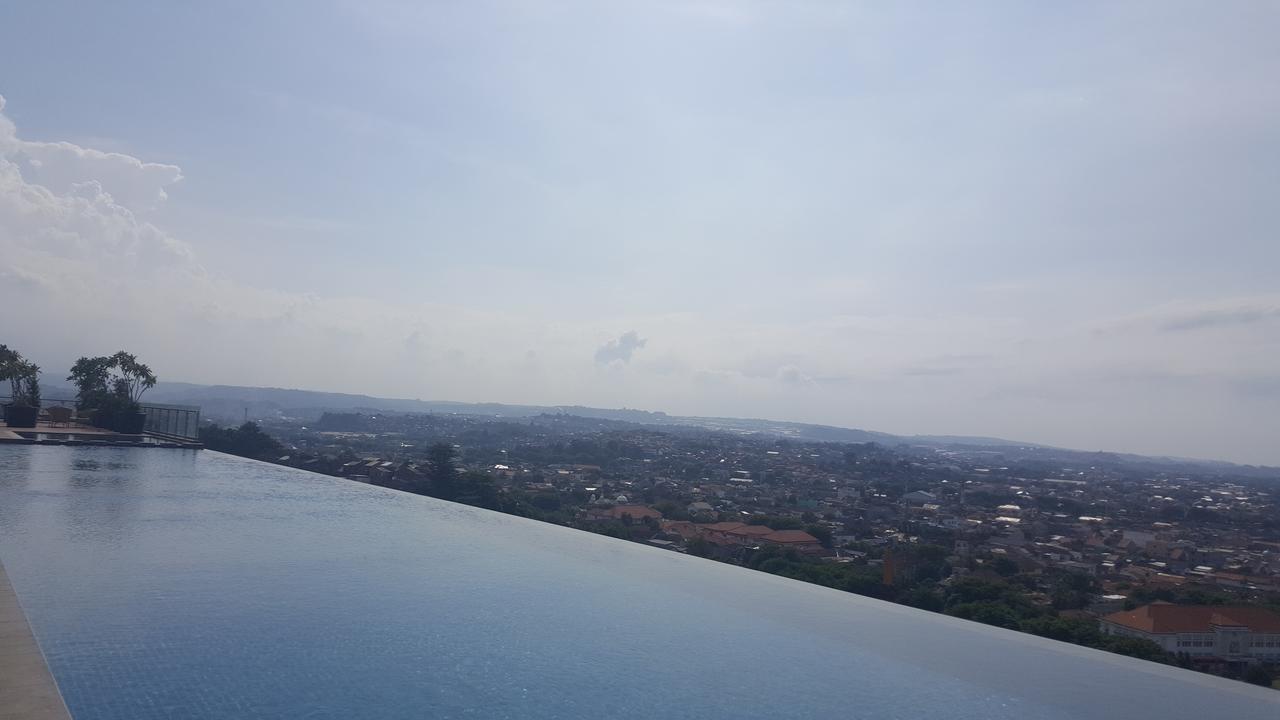 Pinnacle Apartment Pandanaran Semarang Buitenkant foto